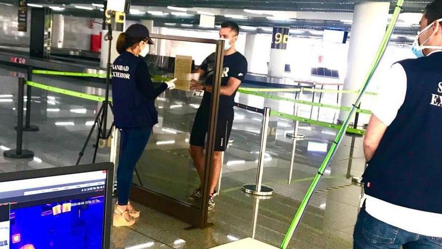 Der Antigentest am Flughafen von Mallorca brachte das positive Ergebnis.