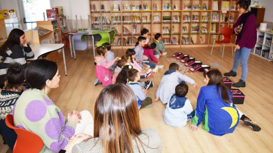Primera sesión del taller «Comunica-sons» dirigido a alumnado de Infantil de Petelos.