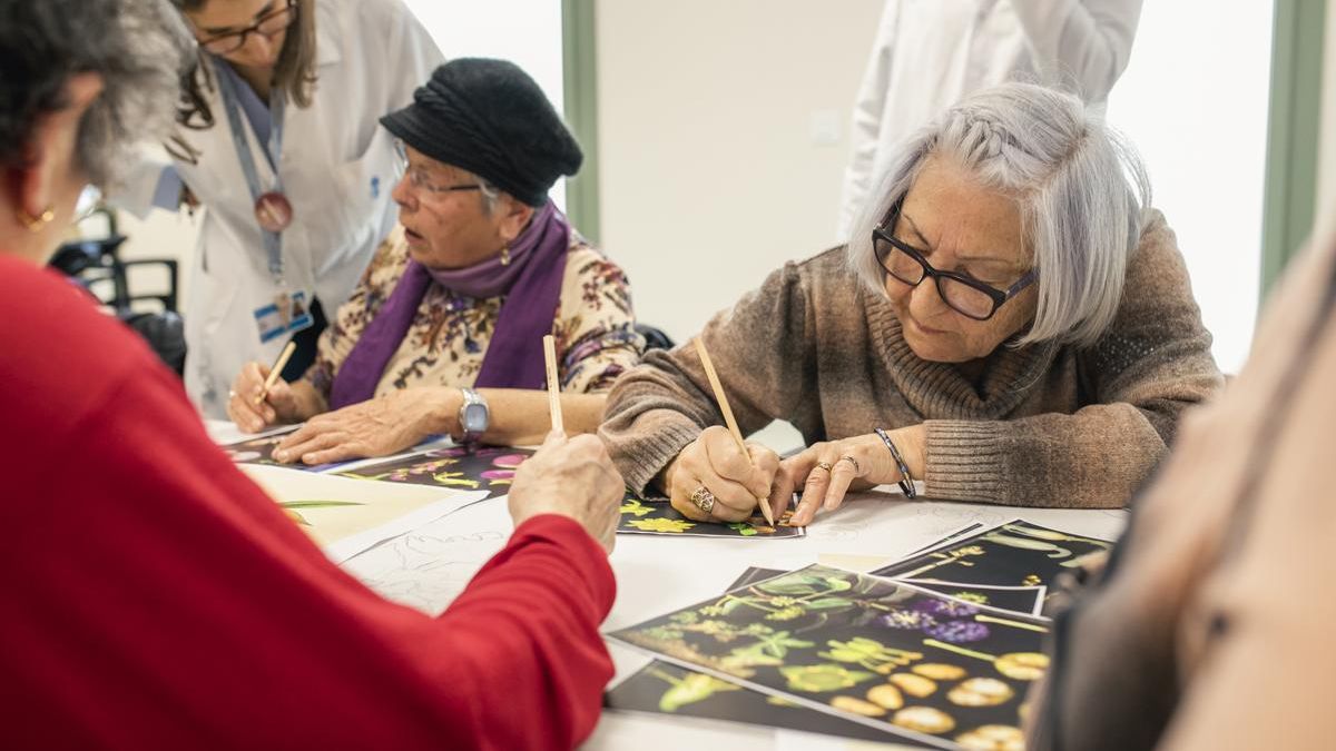 El programa 'Eixart. Arte y Salud' lleva el arte y la creación a los centros de atención primaria