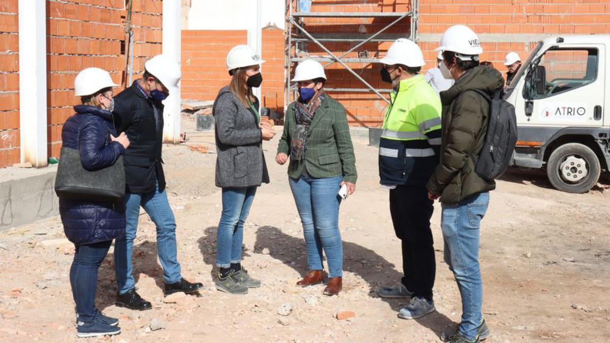 Ballester, Baila y López visitaron las obras de remodelación en La Campaneta. | MEDITERRÁNEO