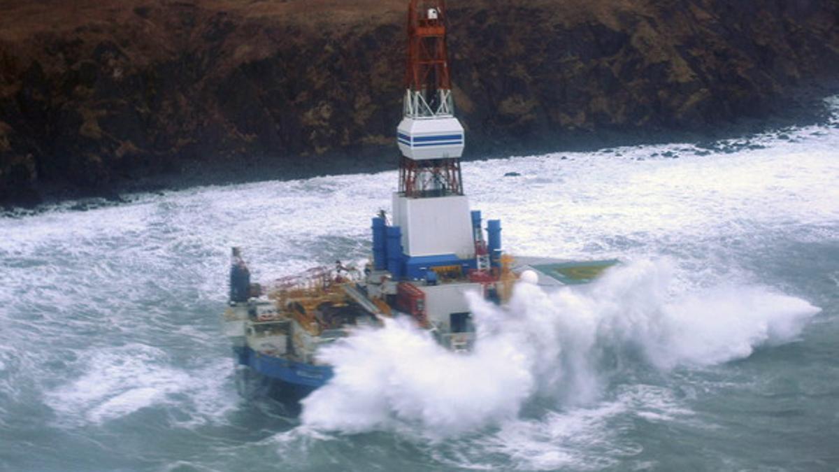 La plataforma petrolíffera Kulluk, ante las costas de Alaska.