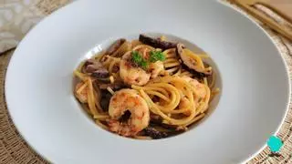 Espaguetis con gambas y champiñones: un plato fácil que parece de restaurante y se prepara en pocos minutos