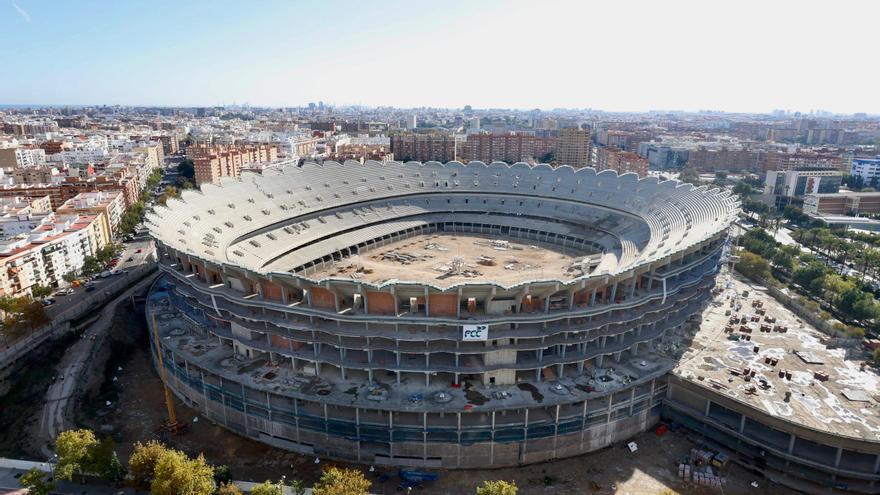 Así avanzan las obras del Nou Mestalla: comienza el anclaje de los pilares de la futura cubierta del nuevo campo