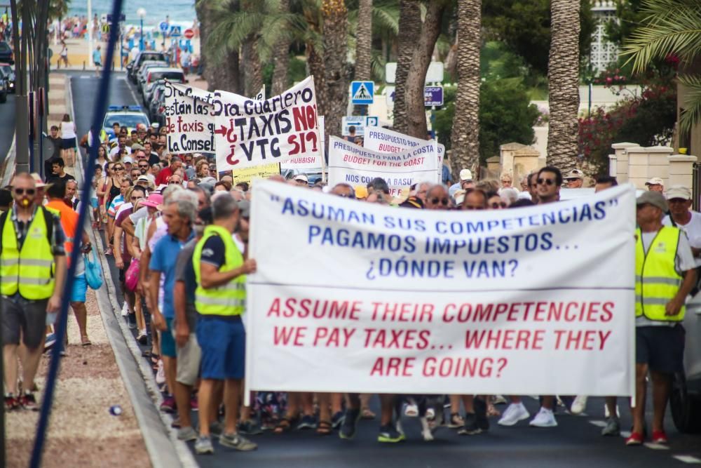 Manifestación en Orihuela Costa por su abandono