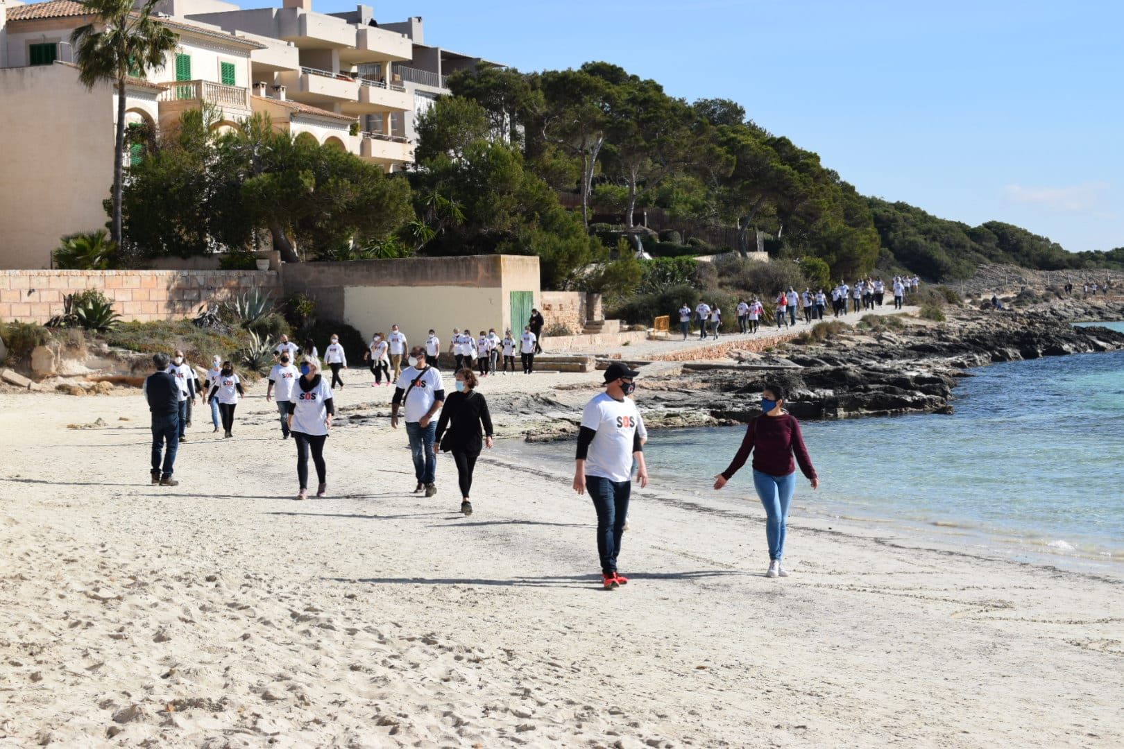 Marcha reivindicativa en la Colònia de Sant Jordi exigiendo un plan de rescate para el sector turístico