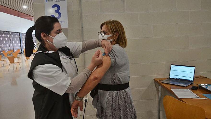 Buena acogida de la vacunación en Fexdega pese a la polémica sobre la AstraZéneca
