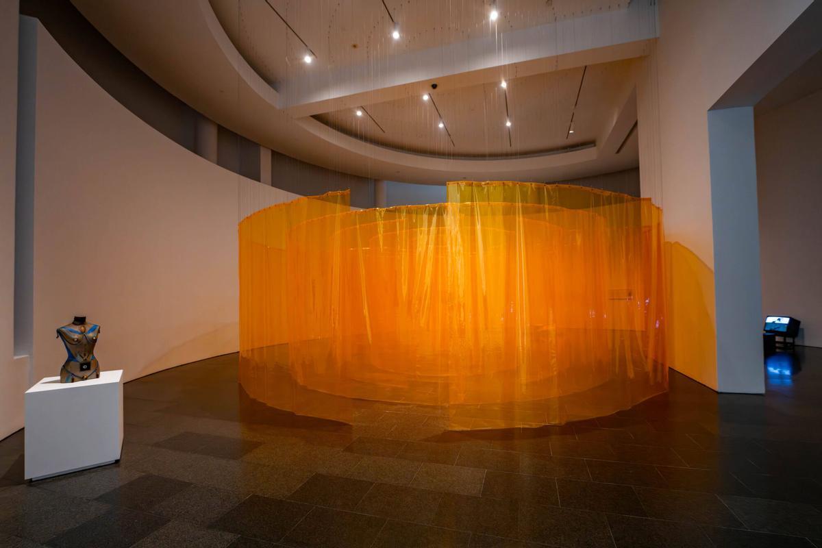 Barcelona 27/11/2025 Barcelona Treinta aniversario del MACBA en el marco de l'anu Trenta del museo. ExposiciÃ³n y mural conmemorativo de estos 30 aÃ±os de existencia del museo. AUTOR: JORDI OTIX