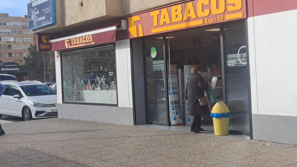 Estanco de la avenida María Auxiliadora de Badajoz al que los detenidos intentaron acceder mediante un butrón.