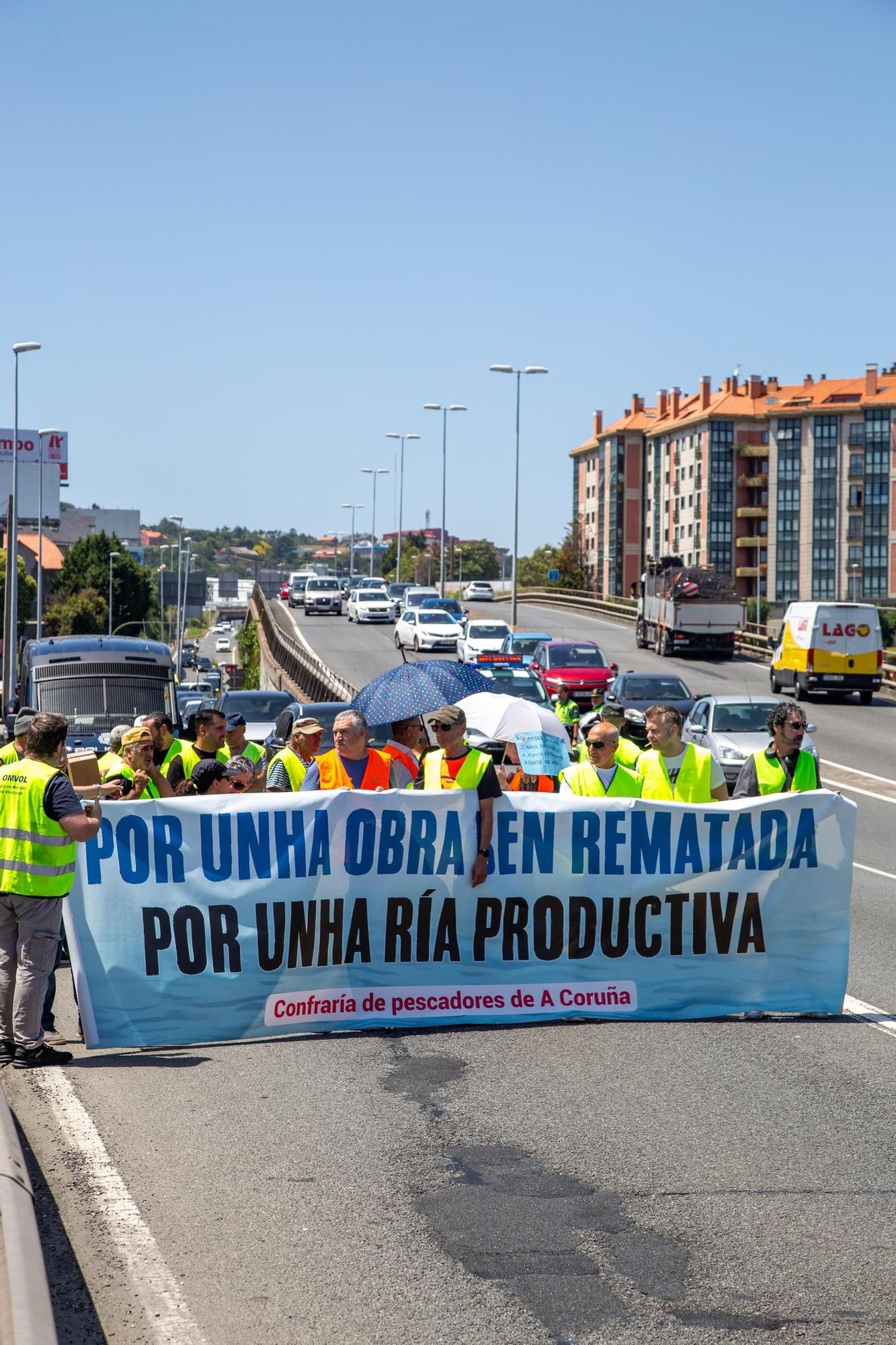 Los mariscadores amplían sus protestas tras meses sin ingresos por no poder faenar