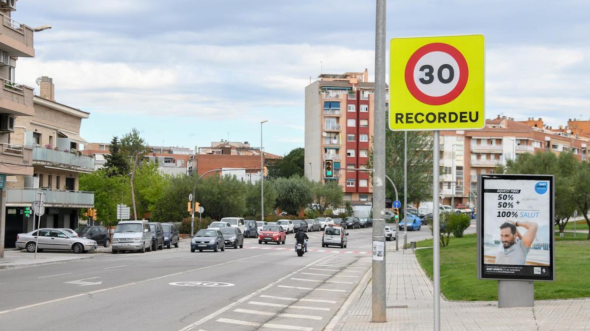 La avenida Estatut de Rubí con la nueva limitación a 30km/h