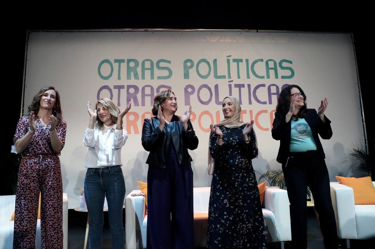 La ministra de Trabajo, Yolanda Díaz; la vicepresidenta del Gobierno valenciano, Mónica Oltra; la alcaldesa de Barcelona, Ada Colau; la líder de Más Madrid, Mónica García; y la portavoz de MDyC en Ceuta, Fátima Hamed.