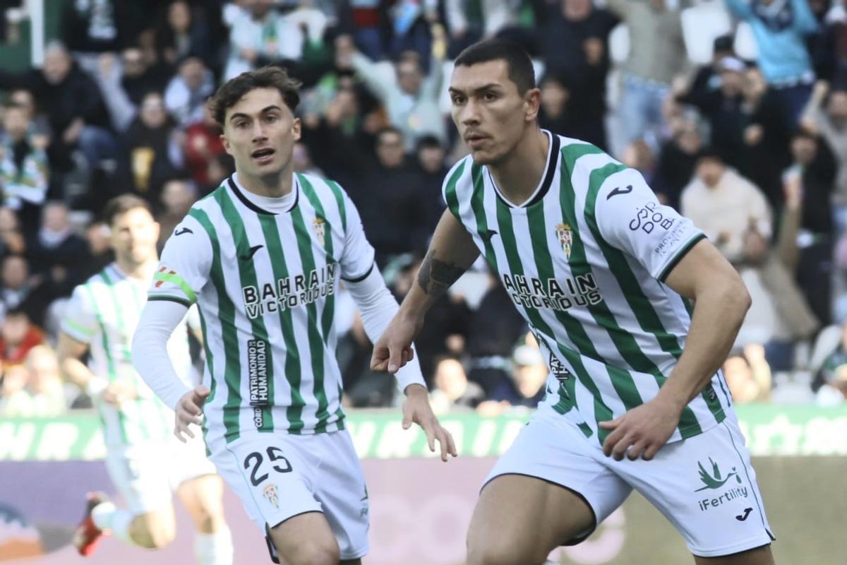 Adrián Fuentes, junto a Mikel Goti, celebra su gol ante el Leganés en El Arcángel.