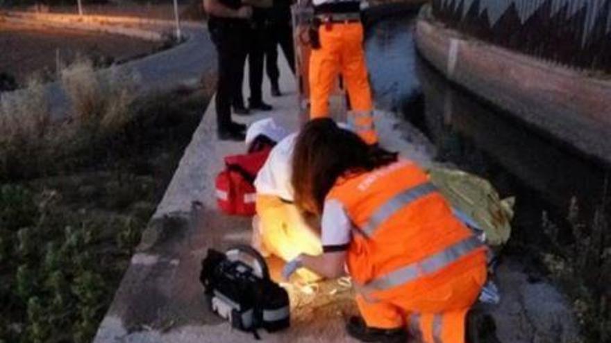 Rescatado un hombre de la acequia de Rocafort