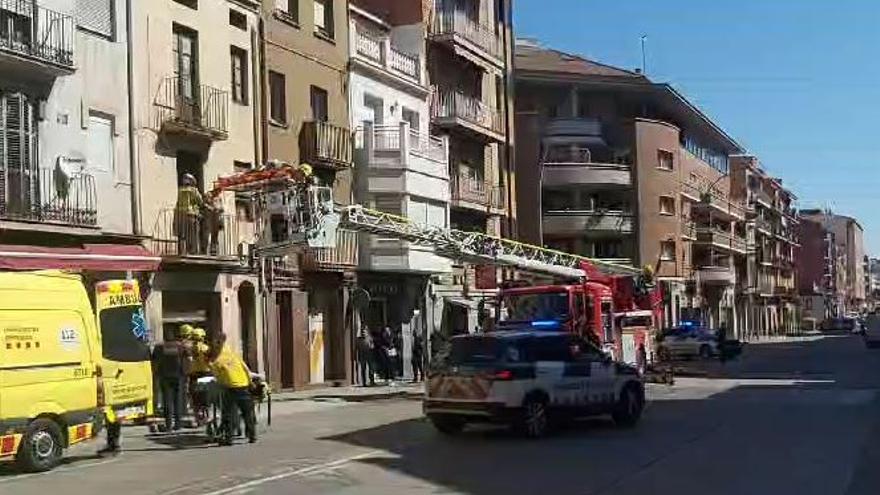 Rescat d&#039;un home que ha resultat ferit en enfonsar-se el sostre d&#039;un pis a Manresa