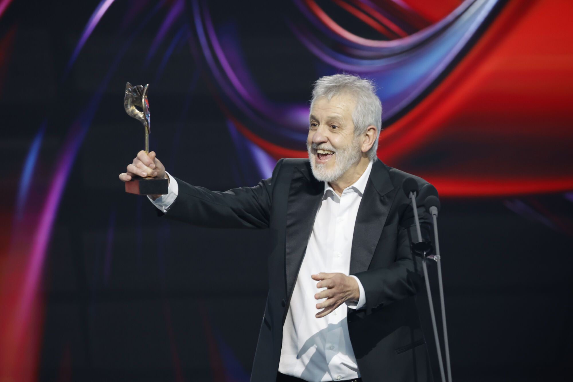 PONTEVEDRA, 24/01/2026.- El actor José Ramón Soroiz tras recibir el premio a ´Mejor actor protagonista de una película´ por su trabajo en ´Maspalomas´ durante la gala de entrega de los Premios Feroz 2026, organizada por la Asociación de Informadores Cinematográficos de España (AICE), que se celebran hoy sábado en el Pazo da Cultura de Pontevedra. EFE/Lavandeira Jr.