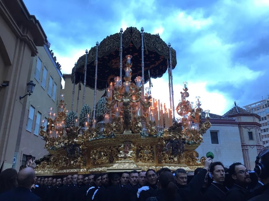 Las imágenes de la procesión de la Virgen de la Soledad, en el Jueves Santo de la Semana Santa de Málaga