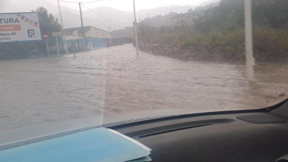 El polígono industrial Teularet de Tavernes, inundado
