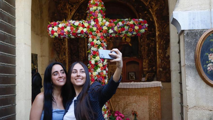 Cruces de Mayo 2024: Gana la tradición, la convivencia con los vecinos y el trabajo en equipo