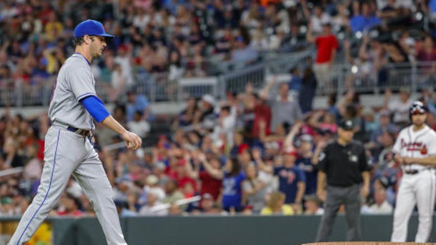 Partido de las grandes ligas entre los Mets y los Bravos