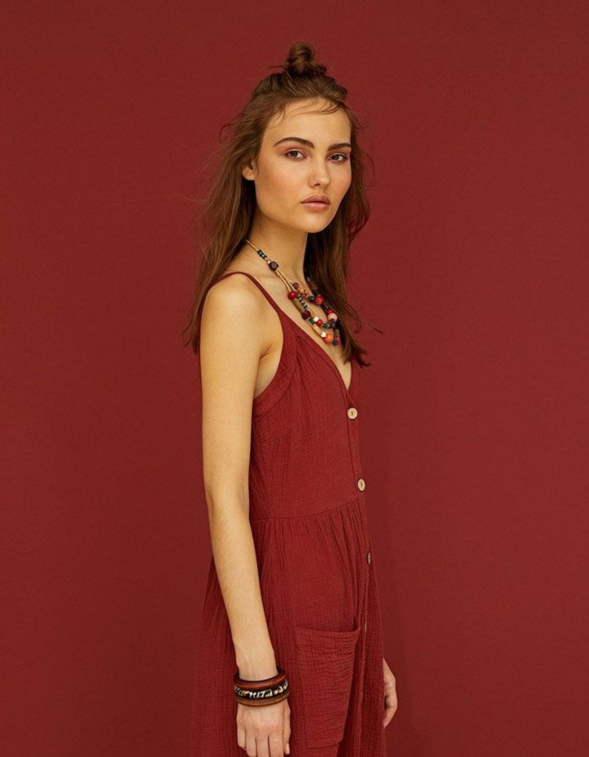 Peinados de verano en Stradivarius: 'half bun' alto