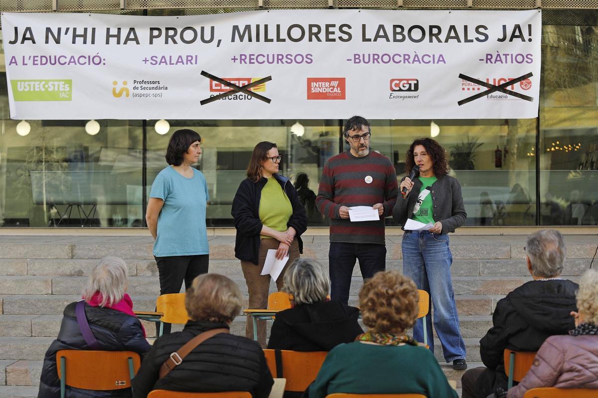Girona. Seu Generalitat. Roda de premsa dels docents gironins que es manifestaran dijous per reclamar millores despres de l'acord insuficient entre Educacio i els sindicats CCOO i UGT.