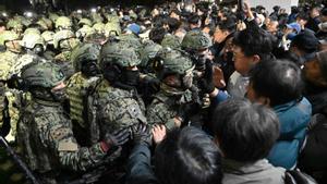 El president de Corea del Sud frena  la llei marcial imposada pel president