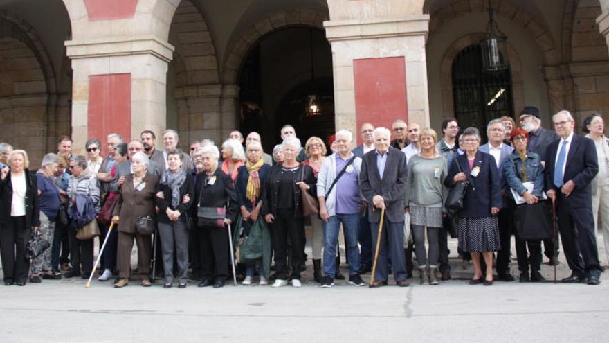 Familiars de víctimes del franquisme celebren que el Parlament anul·li els judicis sumaríssims