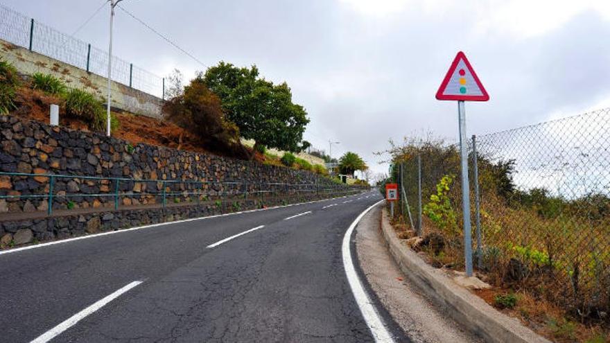 La carretera TF-21 sirve de acceso a los barrios de los altos de La Orotava y al Parque Nacional del Teide.