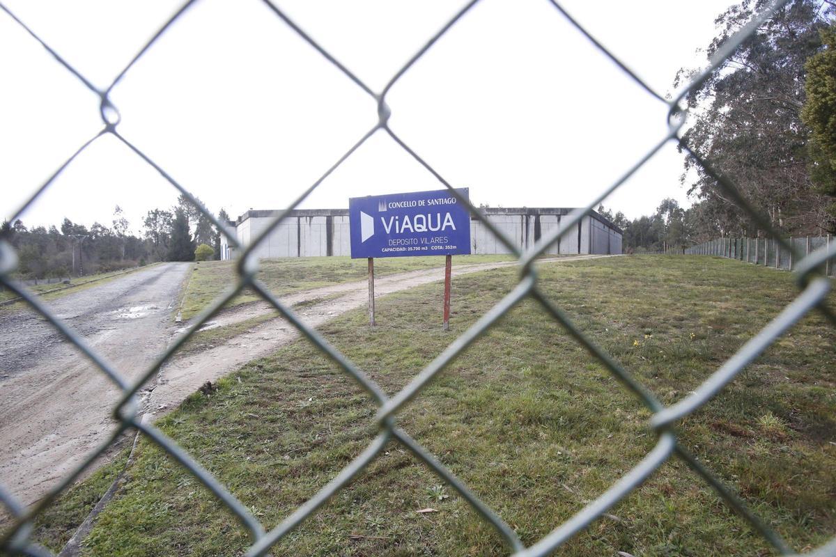 Depósito de auga no lugar de Vilares, en Santiago