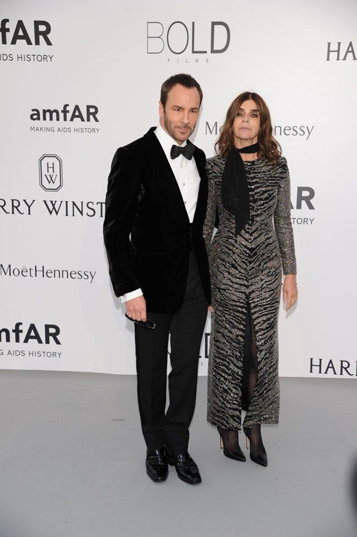 Tom Ford y Caroline Roitfield en la gala amFAR de Cannes 2015