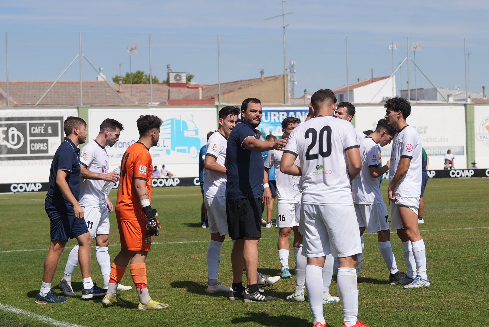 Las imágenes del derbi de Tercera entre el Pozoblanco y el Córdoba CF B