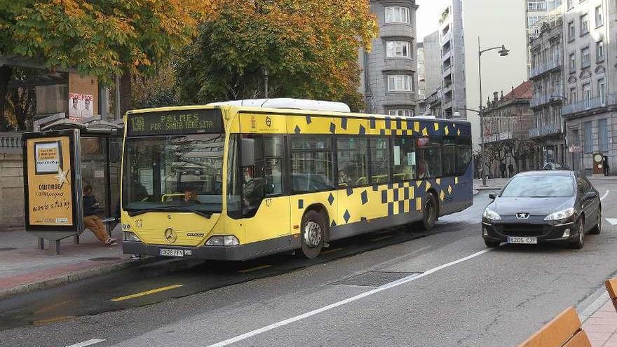 Uno de los autobuses urbanos que prestan servicio en la ciudad. // Iñaki Osorio