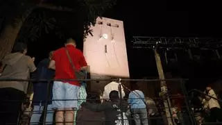 La danza vertical enamora en la Torre del Reloj de Gijón: "No esperábamos que fuese tan guapo y tan bonito"