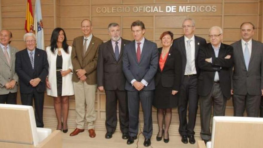 Feijóo y Rocío Mosquera, en el homenaje a los presidentes de los colegios de médicos provinciales de Galicia.  // Xoán Álvarez