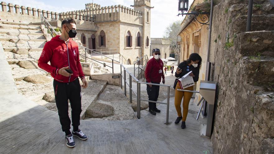 Xàtiva prorroga un año más el control de acceso, aparcamiento y mantenimiento del Castell