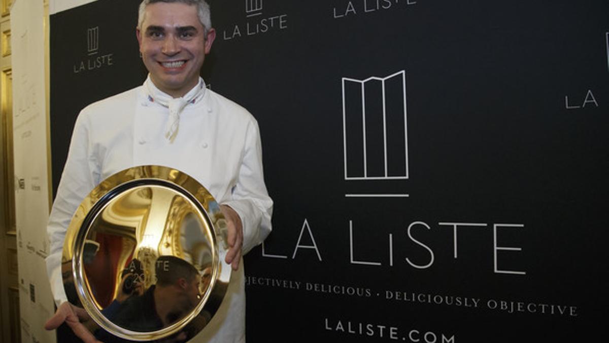 El chef Benoît Violier, el pasado diciembre, con el premio al mejor restaurante del mundo concedido por 'La Liste'.