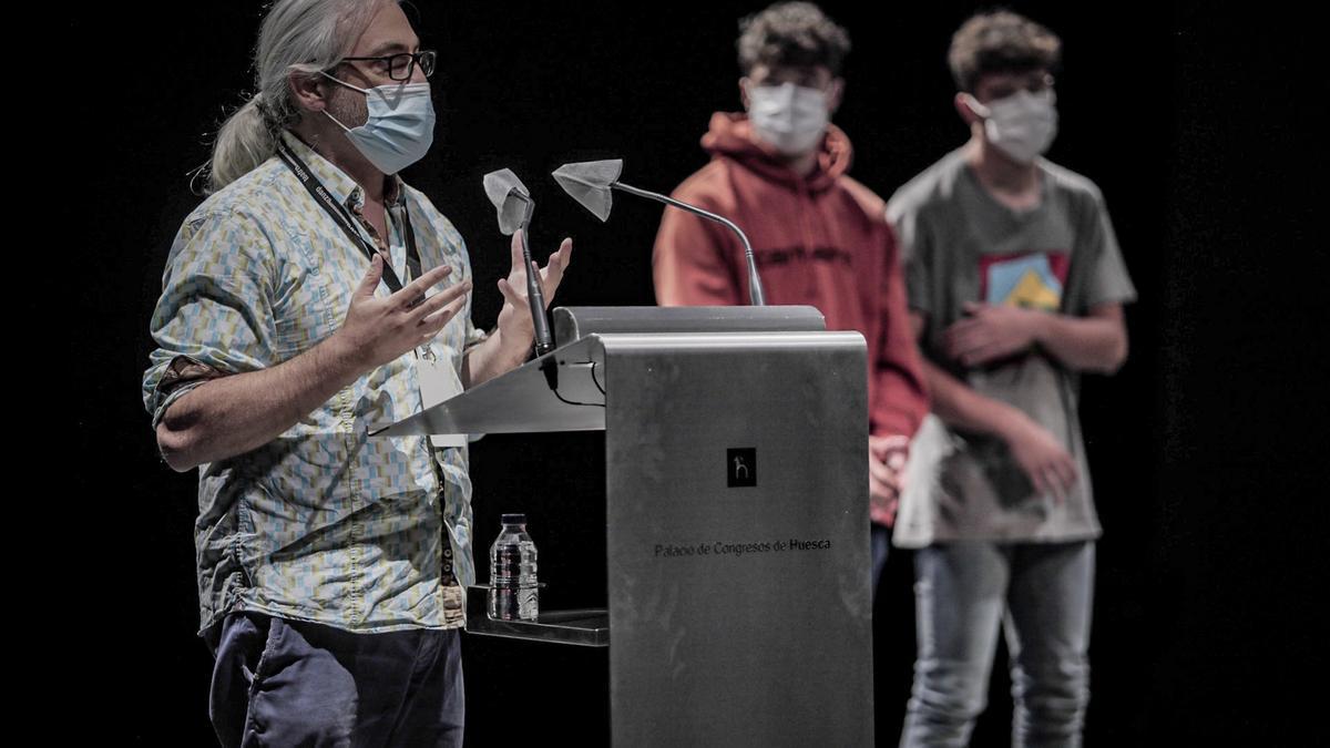 Jean-Marc Broqua en el momento de recibir el galardón.