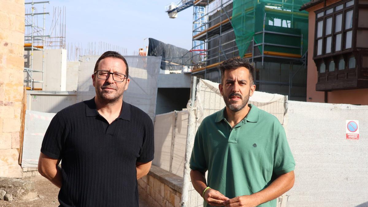 Los procuradores socialistas por Zamora en las Cortes de Castilla y León ante las obras del Museo de Semana Santa.