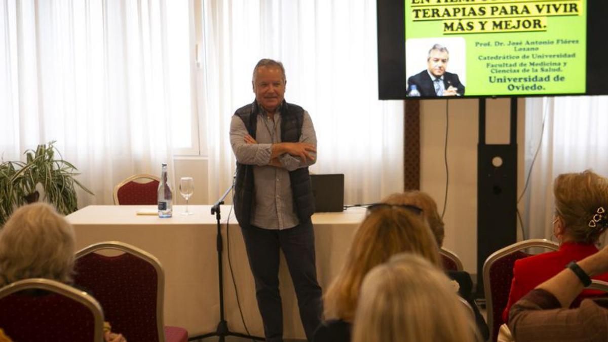 José Antonio Flórez, ayer, en la charla que dio en Avilés. | M. Fuentes