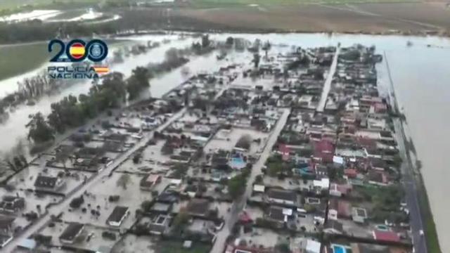 Las parcelaciones junto al aeropuerto de Córdoba, totalmente inundadas tras la crecida del Guadalquivir.