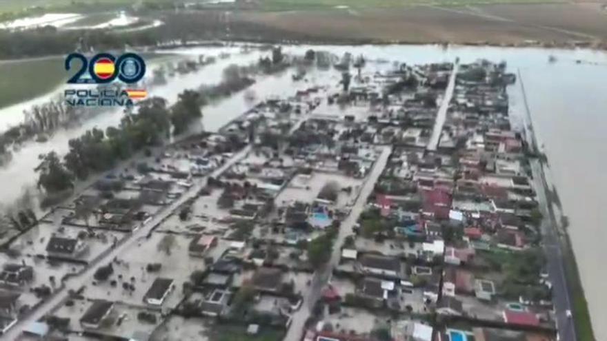 Las parcelaciones junto al aeropuerto de Córdoba, totalmente inundadas tras la crecida del Guadalquivir