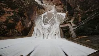 La crecida del río Magro por el alivio de la presa de Forata en Valencia pone en alerta los pueblos de la ribera