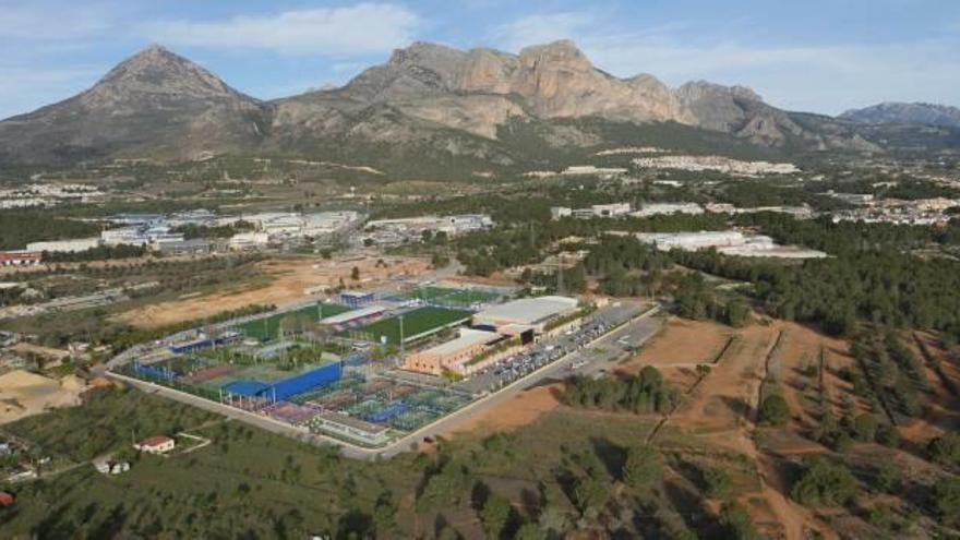 Vista aérea de la Ciudad Deportiva de La Nucía, ejemplo de suelo dotacional en el municipio.