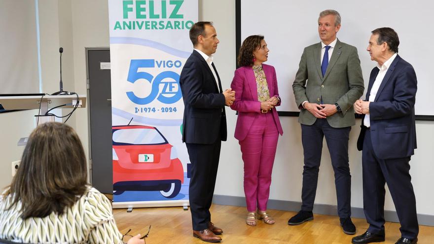 Vigo. Visita de Alfonso Rueda y Abel Caballero a la fábrica de componentes de automoción ZF Lifetec
