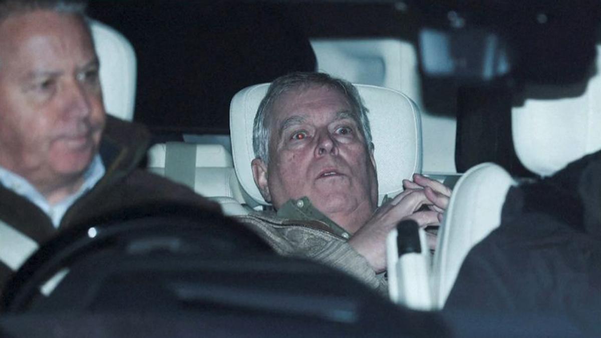 Andrés Mountbatten Windsor sale de comisaría 11 horas después de su detención