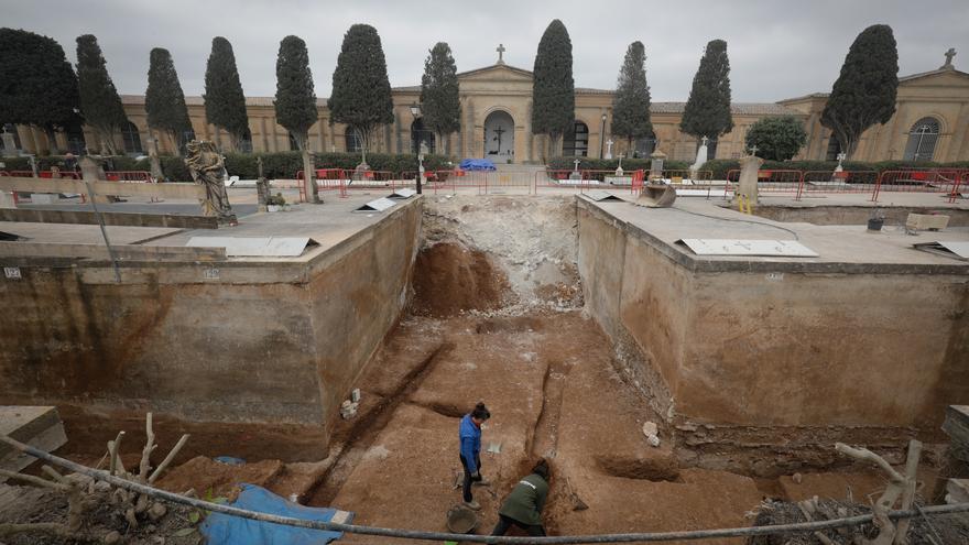 Los arqueólogos de Son Coletes de Manacor defienden seguir abriendo fosas para sacar a la luz «las realidades» de la represión en Mallorca