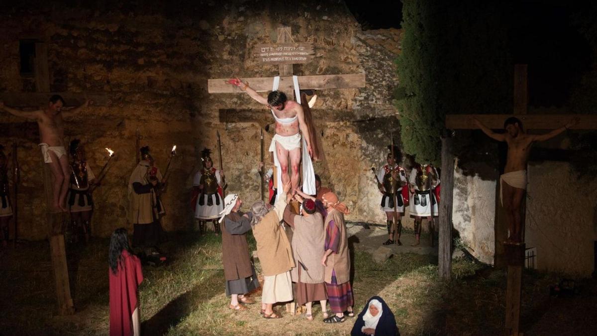 En la parte final de la representación, con la Crucifixión, se vivieron instantes de gran emoción y sentimiento.