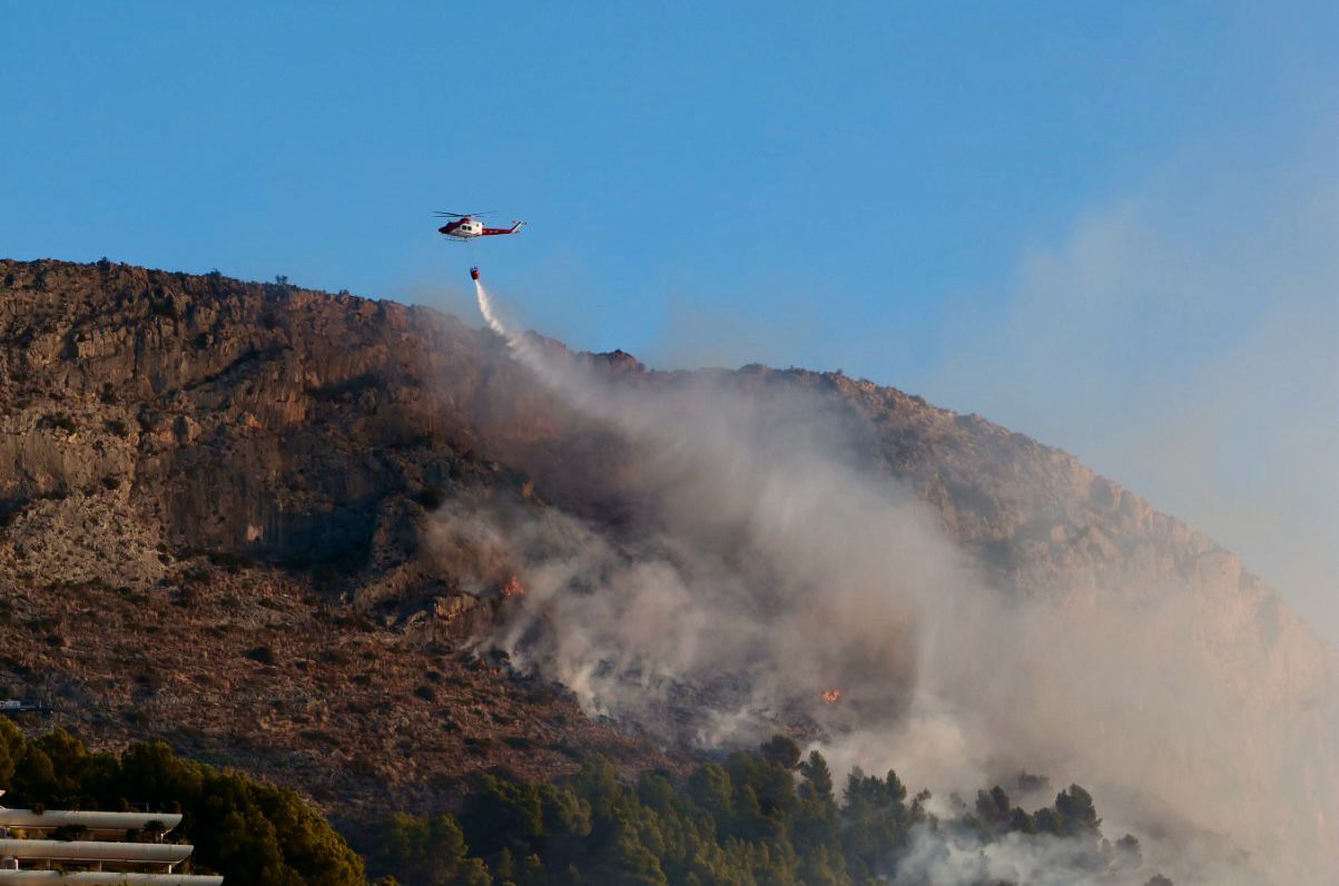 Estas son las imágenes del incendio de Altea Hills y el Mascarat