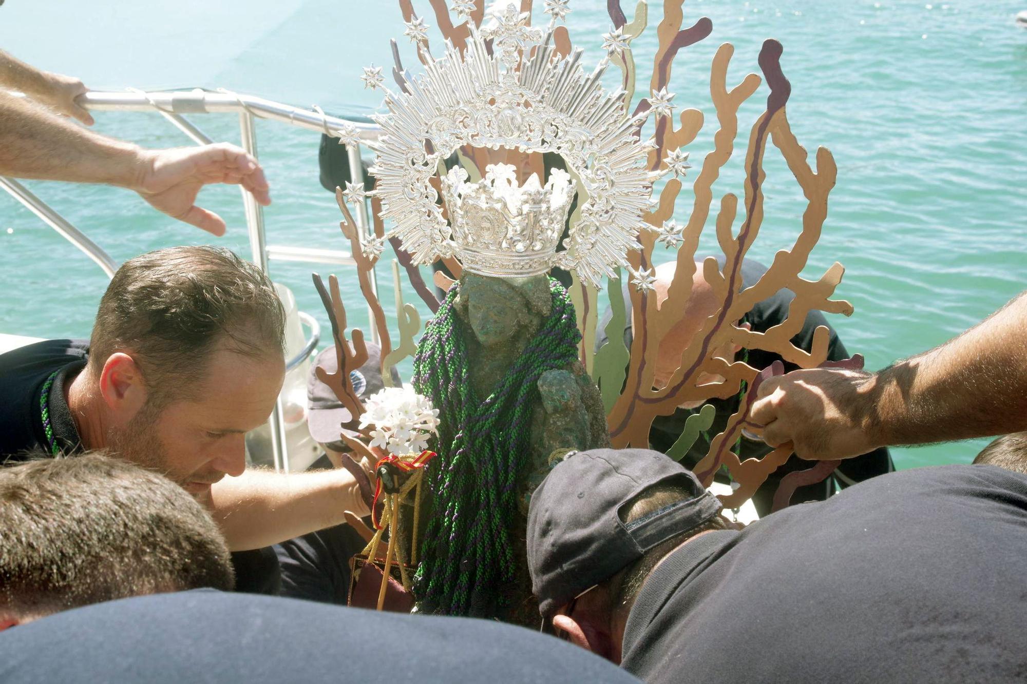 Encuentro en el Puerto de las vírgenes del Carmen de El Perchel y la de los submarinistas