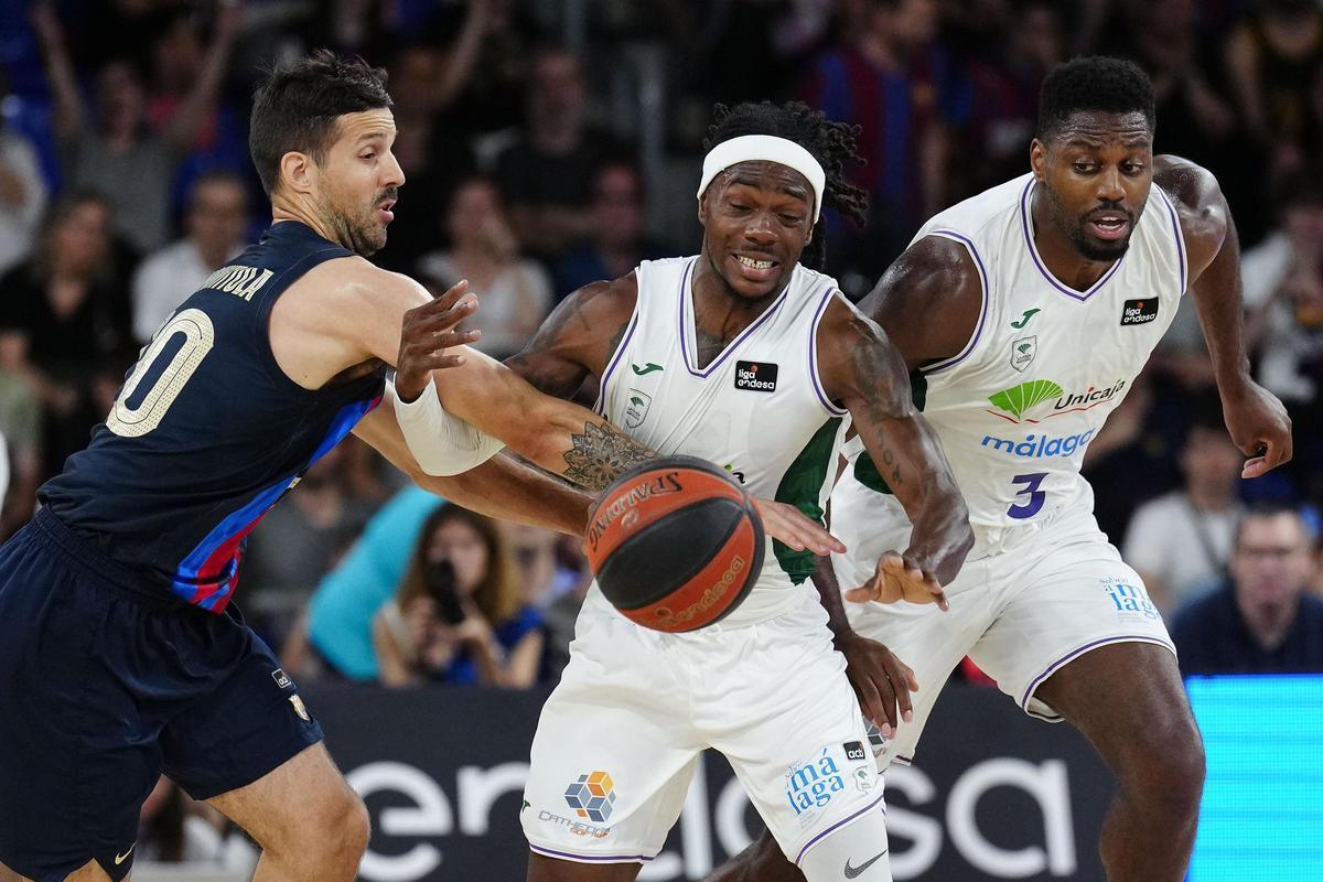 Laprovittola frena una contra de Perry con una falta que los árbitros señalaron como antideportiva